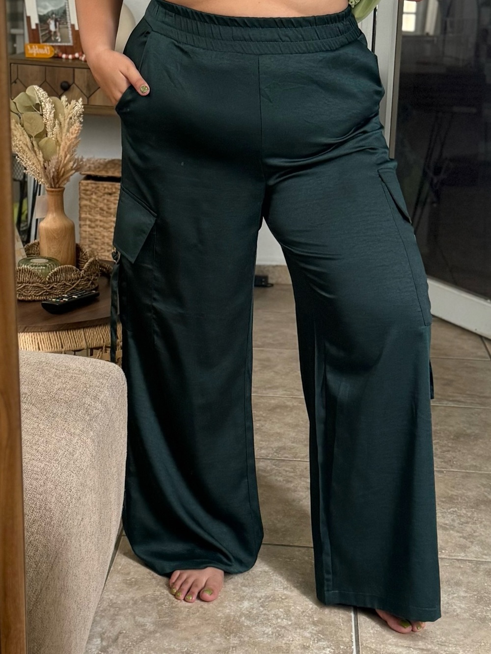 Wide-Leg Cargo Pants in Dark Green - Women